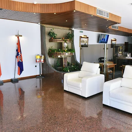 Отель Aeroporto Мая