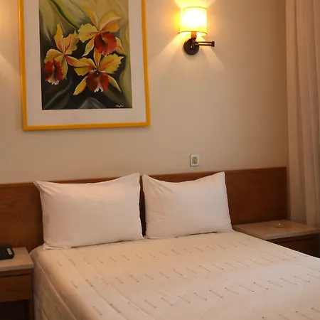 Отель Aeroporto Мая